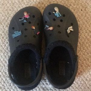 black fuzzy crocs